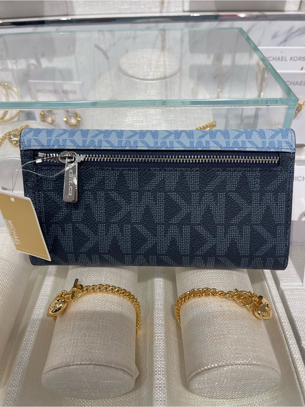 Michael Kors Jet Set Trvl Signature Logo Tri-Fold Wallet Trifold 
Pale Ocean
NWT - Picture 4 of 16